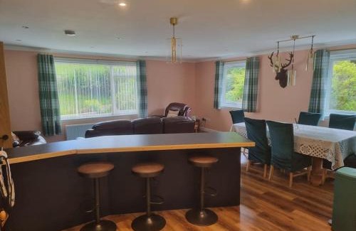 North Kessock House | Pet-Friendly Rowanlea Cottage with 9.7/10 Guest Rating