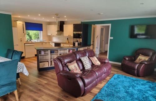 North Kessock House | Pet-Friendly Rowanlea Cottage with 9.7/10 Guest Rating