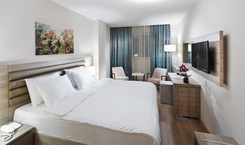 Bahcelievler Hotel | Discover Rox Hotel Istanbul: Family-Friendly & Accessible Stay