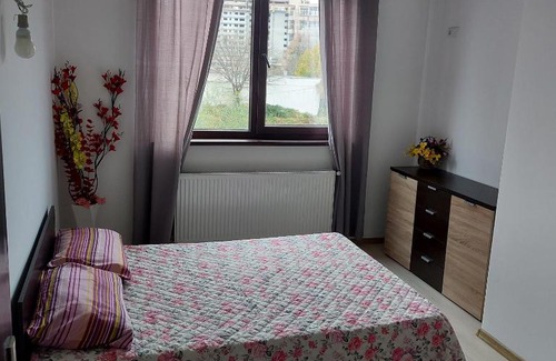 Ramnicu Valcea Apartment | Roxana Apartament: Family-Friendly Retreat with Top Reviews