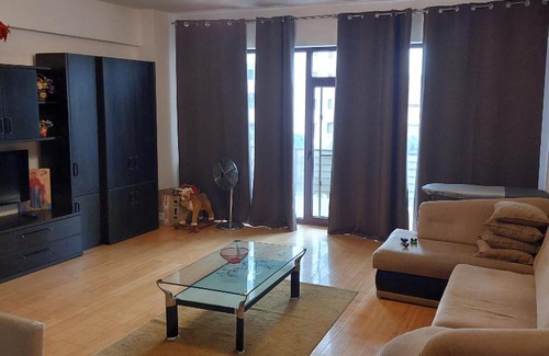 Ramnicu Valcea Apartment | Roxana Apartament: Family-Friendly Retreat with Top Reviews