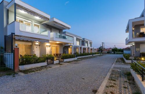 Paralia Ofryniou Apartment | Roxani Residential Complex: Rated 9/10, Family & Pet-Friendly