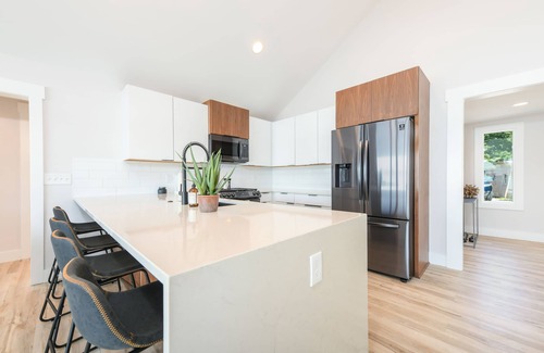 Russells Point House | Roxie's Lake Front House: Top-Rated & Pet Friendly Oasis