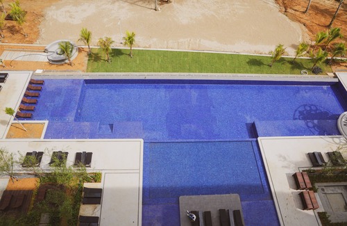 Sematan Apartment | Cozy Roxy Beach Apartment with Pool and Family-Friendly Perks