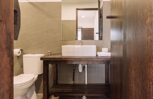 Lundu Hotel | Discover Roxy Telok Serabang: Family-Friendly & Dining Delight