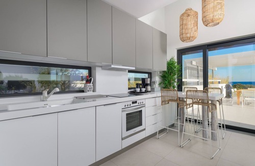 Gennadi Villa | Discover Royal Albatross Beach Front Villa with Ocean Views