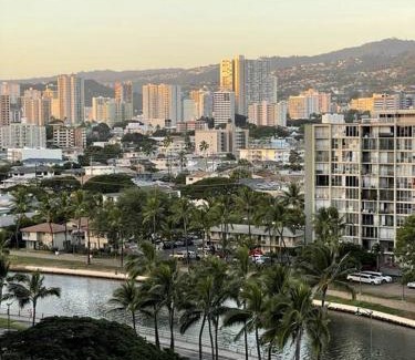 McCully - Moiliili Apartment | Royal Aloha 1207