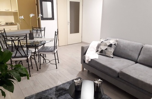 Chateau-Thierry Apartment | Affordable Stays at Royal Apartment Couesnon