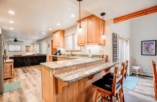 Weisshorn House | Elegant Royal Aspen Retreat: Spa, Hot Tub & Family Friendly