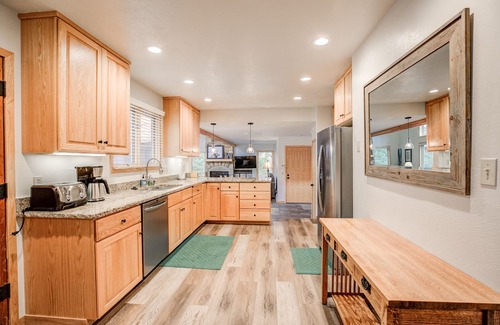 Weisshorn House | Elegant Royal Aspen Retreat: Spa, Hot Tub & Family Friendly
