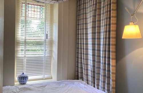 Penarth Apartment | Experience Royal Buildings: A 4-Star Guest Favorite