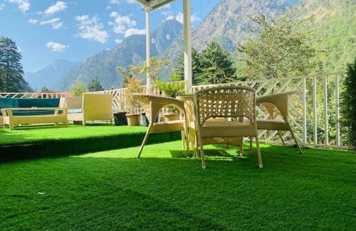 Kasol Hotel | Experience Royal Castle: 4-Star Hotel with Pool & Dining