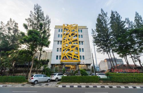 Cideng Hotel | Budget-Friendly Royal City Hotel with Family Amenities