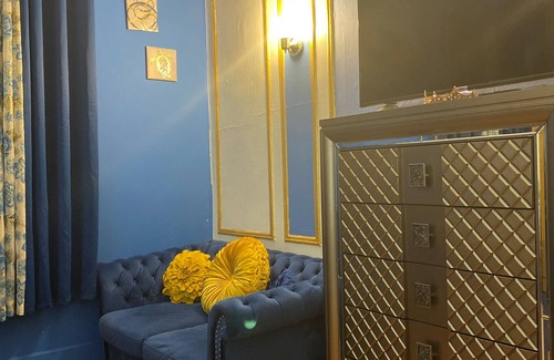 Crown Heights Apartment | Convenient Royal Crown Heights Suite Near MTA & Family-Friendly