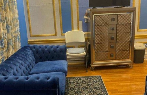 Crown Heights Apartment | Convenient Royal Crown Heights Suite Near MTA & Family-Friendly