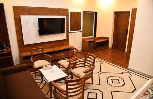 Rohtak Hotel | Family-Friendly Stay at Royal Delight Resort