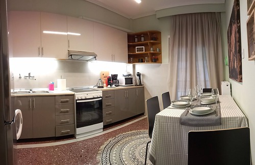 Thessaloniki City Centre Apartment | Guest Rated Royal Deluxe Apartment with Family-Friendly Perks