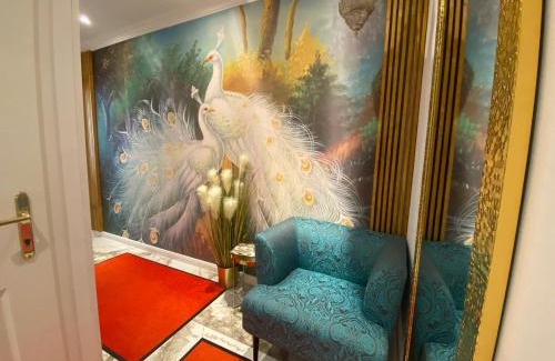 Nibelungen-Viertel Apartment | Guest Rated 9.4: Royal Delux with Balcony Near Schönbrunn
