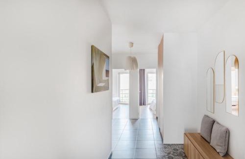 Upper Town Apartment | Elegant Royal Design Residence: Ideal for Families