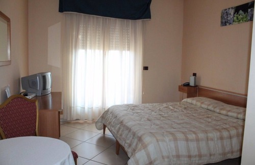 Ospedaletto D'Alpinolo Hotel | Elegant Royal Double Room at the Renowned Royal Hotel