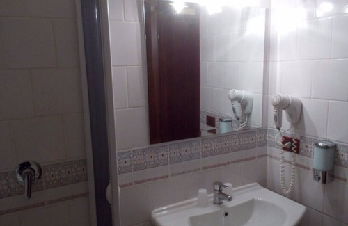 Ospedaletto D'Alpinolo Hotel | Elegant Double Room at Royal Hotel with Breakfast Included