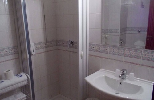 Ospedaletto D'Alpinolo Hotel | Elegant Double Room at Royal Hotel with Breakfast Included