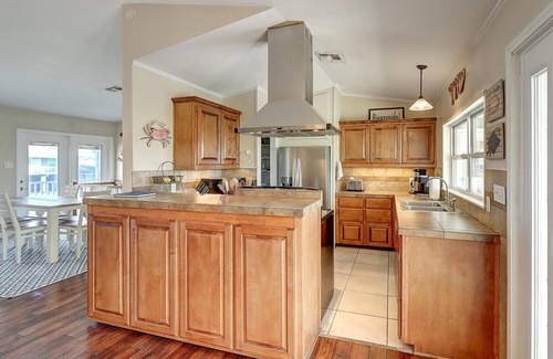 City-by-the Sea House | Oceanfront Royal Estes 5 Bedroom Home with Restaurant Access