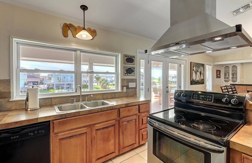 City-by-the Sea House | Oceanfront Royal Estes 5 Bedroom Home with Restaurant Access