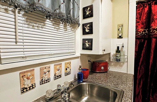 Northside Apartment | Romantic Getaway at Royal European Corner Near Downtown Houston