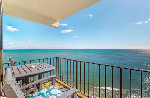 Garden City Apartment | Relax at Royal Garden Resort with Oceanfront Views