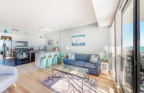 Garden City Apartment | Relax at Royal Garden Resort with Oceanfront Views