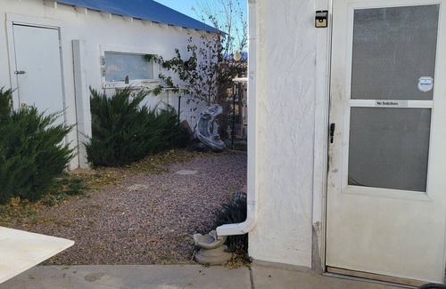 Florence House | Pet-Friendly Royal Gorge Arkansas River Retreat with Spa