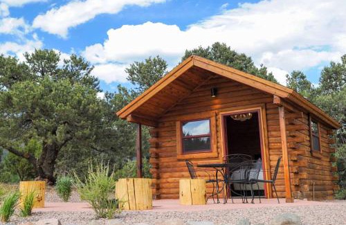 Canon City Resort | Experience Royal Gorge Cabins: Eco-Friendly Retreat with Hot Tub