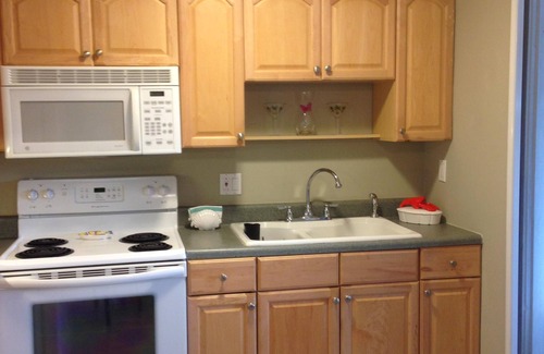 Naples Cottage | Explore Royal Harbor: Pet Friendly with Ocean Views!