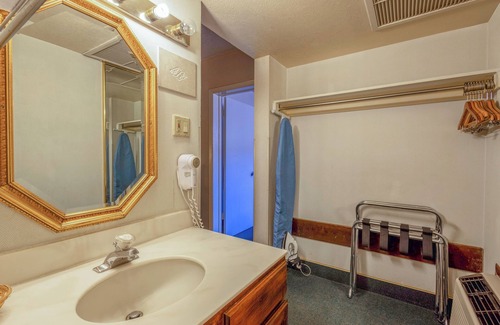 Allison Hotel | Comfortable Stay at Royal Holiday Motel with Great Amenities
