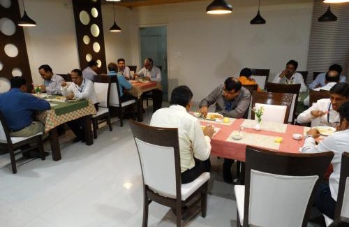 Chittorgarh Hotel | Budget-Friendly Hotel Royal Inn with Family Amenities