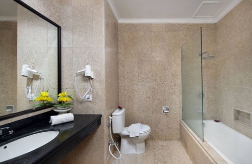 Tretes Hotel | Comfortable Royal Tretes View Hotel with Pool & Spa