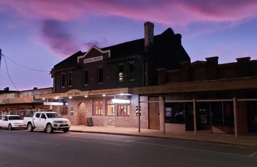 Guyra Hotel | Guest Rated 8.8: Dining Delights at Royal Hotel Guyra