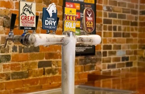Guyra Hotel | Guest Rated 8.8: Dining Delights at Royal Hotel Guyra