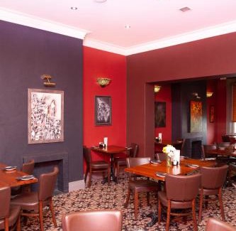 Singleton Hotel | Budget-Friendly Royal Hotel Singleton with Family Amenities