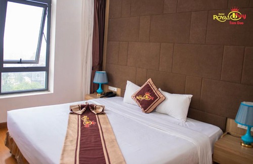 Tam Dao Hotel | Elegant Royal Huy Hotel Tam Dao with Private Pool & Breakfast