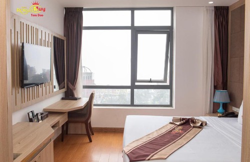 Tam Dao Hotel | Elegant Royal Huy Hotel Tam Dao with Private Pool & Breakfast