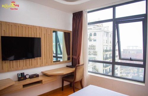 Tam Dao Hotel | Elegant Royal Huy Hotel Tam Dao with Private Pool & Breakfast