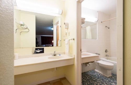 Abilene Hotel | Royal Inn Abilene