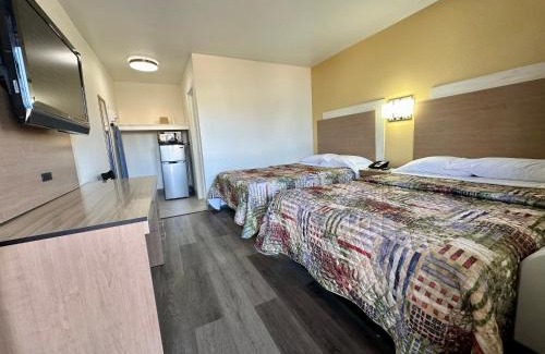 Paw Creek Hotel | Convenient Royal Inn and Suites Near Charlotte Airport