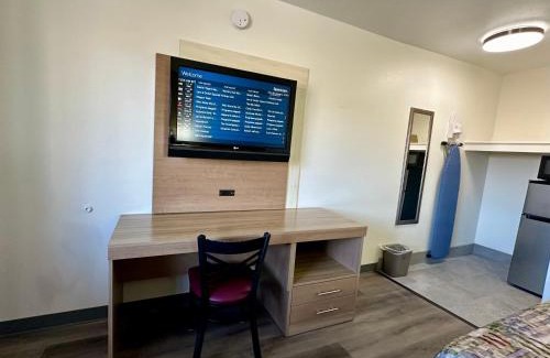 Paw Creek Hotel | Convenient Royal Inn and Suites Near Charlotte Airport