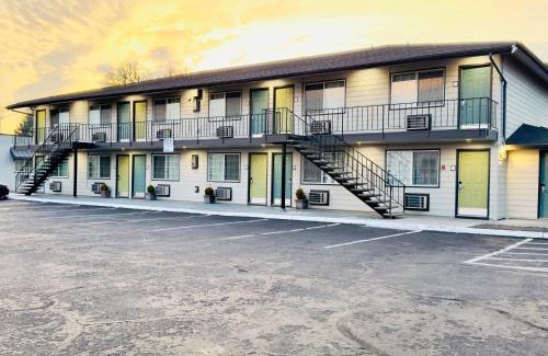 Bethel-Danebo Hotel | Convenient Stay at Royal Inn Eugene - Child Friendly Hotel
