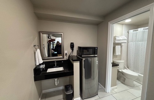 Bethel-Danebo Hotel | Comfortable Stay at Royal Inn Eugene with Family-Friendly Amenities