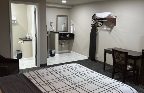 Bethel-Danebo Hotel | Comfortable Stay at Royal Inn Eugene with Family-Friendly Amenities