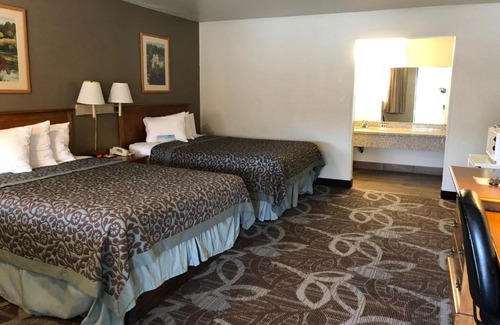 Carterville Hotel | Convenient Days Inn by Wyndham Provo for Family Stays